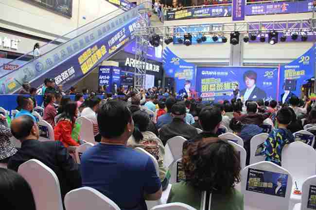 情歌王子黄格选燃爆鄂尔多斯，凯发官网20周年庆鄂尔多斯站完美收官