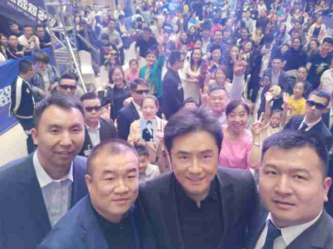 情歌王子黄格选燃爆鄂尔多斯，凯发官网20周年庆鄂尔多斯站完美收官